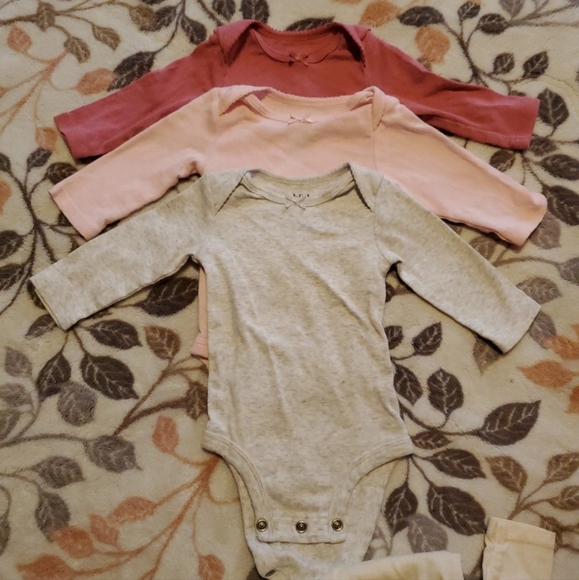0-3 M Baby Girl Long Sleeve Onsies - Picture 2 of 6